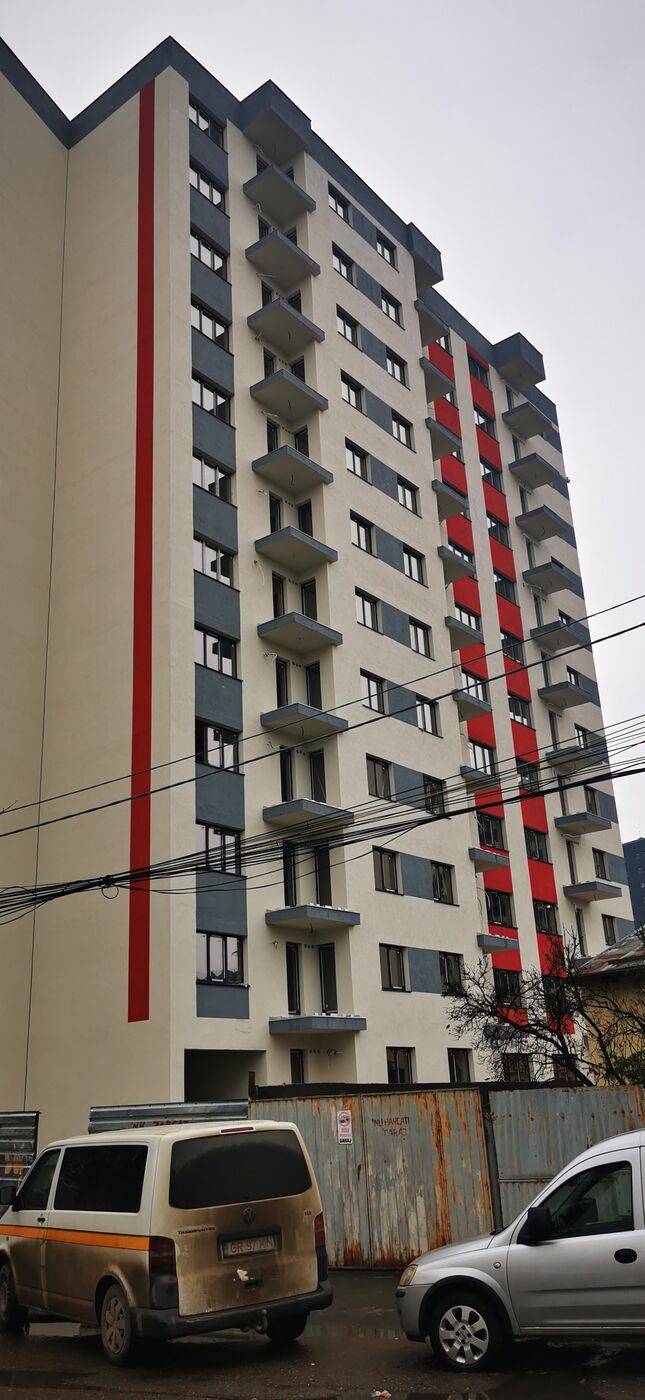 Bloc cu fațadă finisată